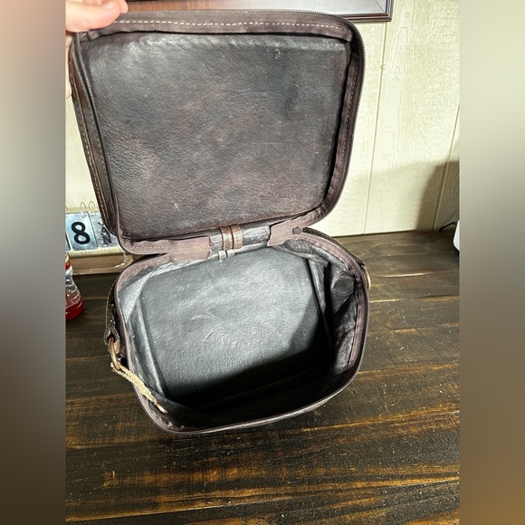 Double J Saddlery makeup tote. Large capacity! Used, but still in good condition - Picture 4 of 6